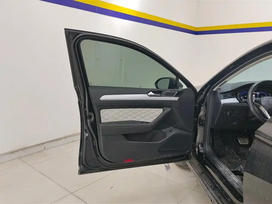 Magotan 2023 2 million commemorative edition 330TSI DSG luxury model купить на сайте DeffCars