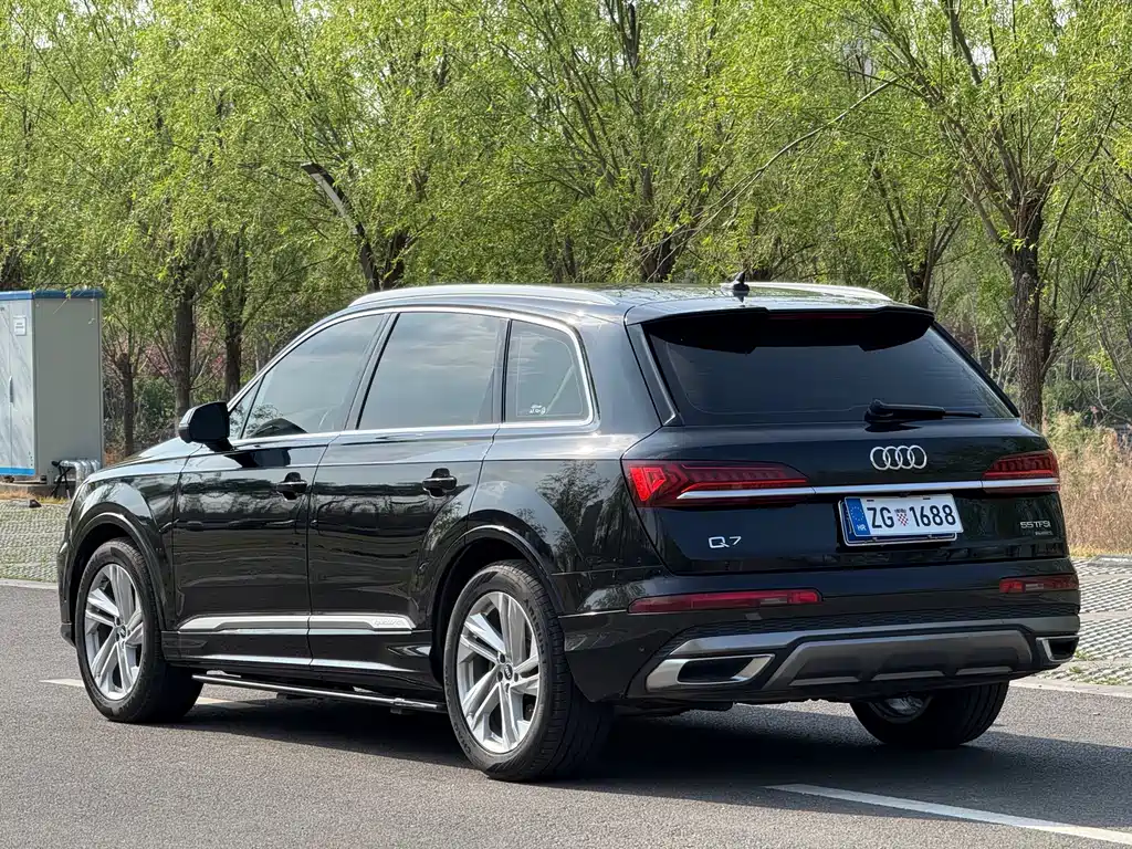Audi Q7 2022 45 TFSI quattro S line luxury model купить на сайте DeffCars
