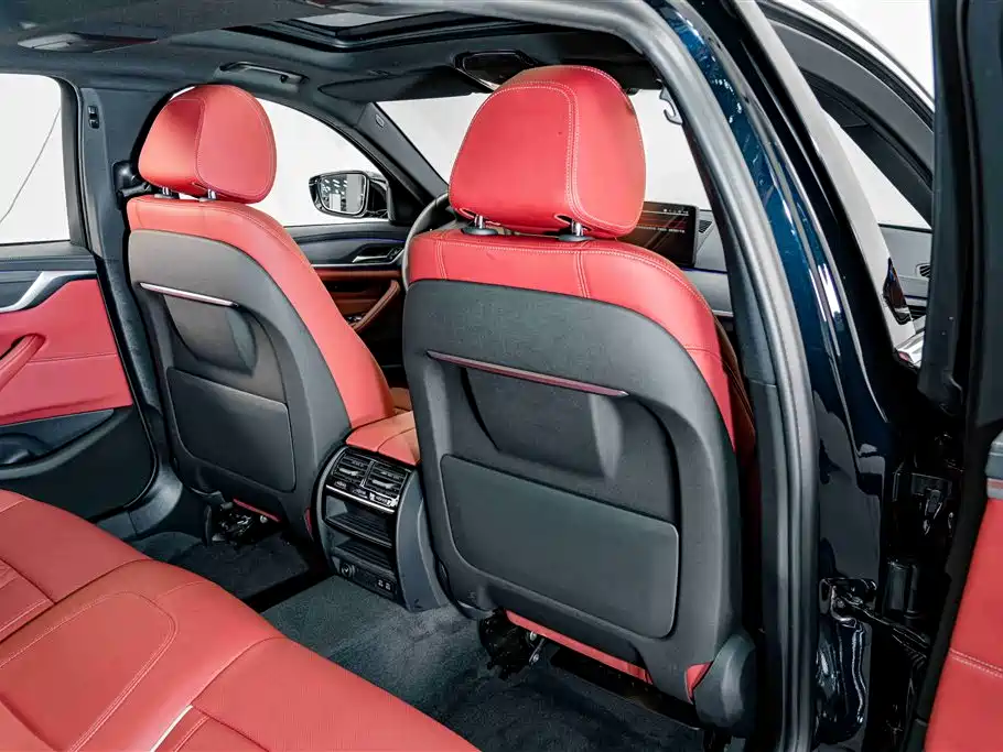 BMW 5 Series 2023 530Li Leading M Sports Package купить на сайте DeffCars