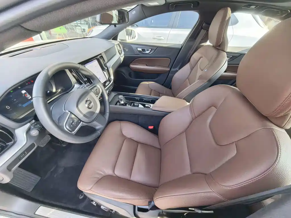 Volvo S60 2025 B4 Zhiyi Luxury Edition купить на сайте DeffCars