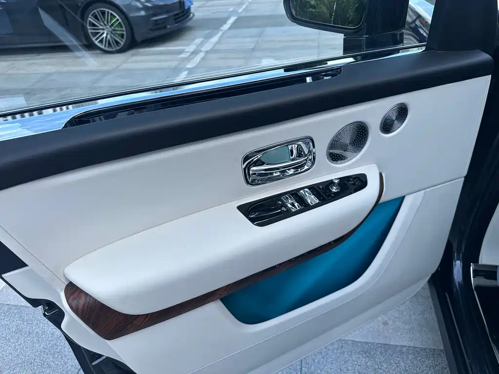 Cullinan 2018 four-seater version купить на сайте DeffCars