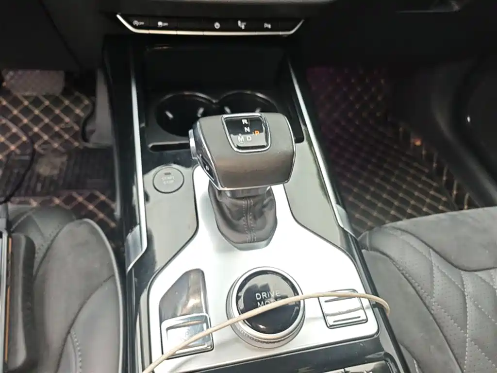 Hongqi HS5 2019 2.0T Zhilian Flagship Edition купить на сайте DeffCars