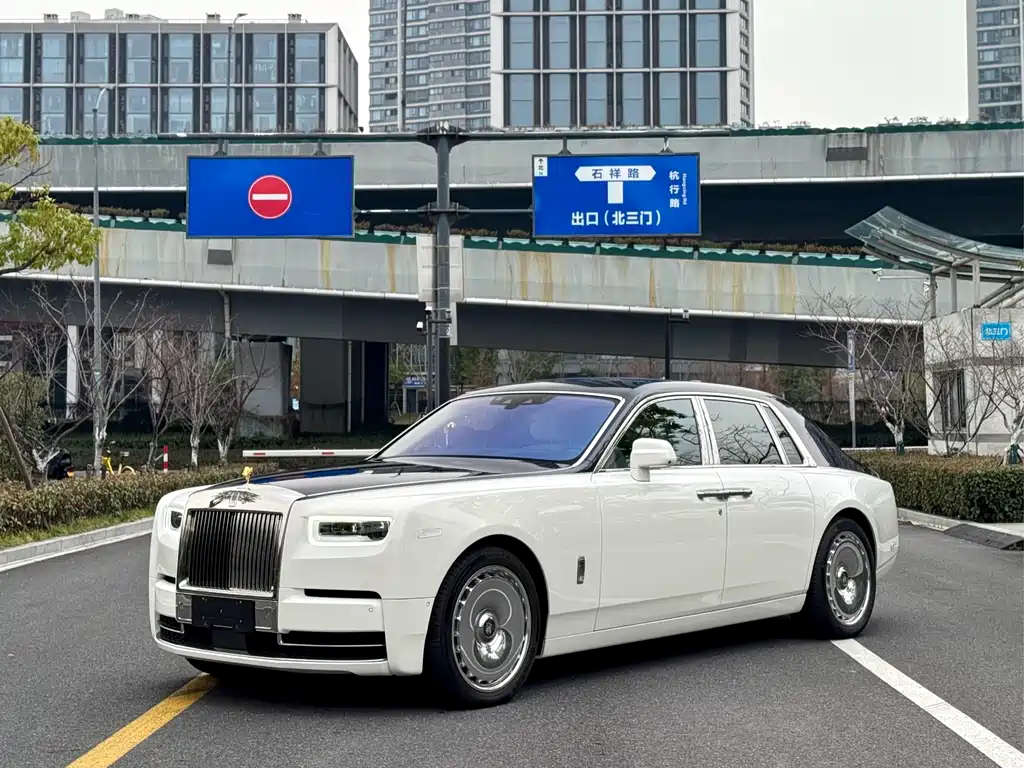 Phantom 2018 6.7T standard wheelbase version купить на сайте DeffCars