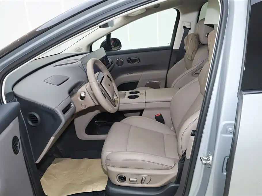 Ideal i8 2025 Standard Edition купить на сайте DeffCars