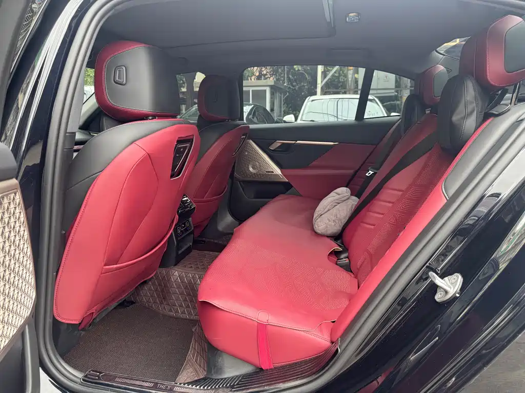 BMW 5 Series 2025 530Li Exclusive M Sports Package купить на сайте DeffCars