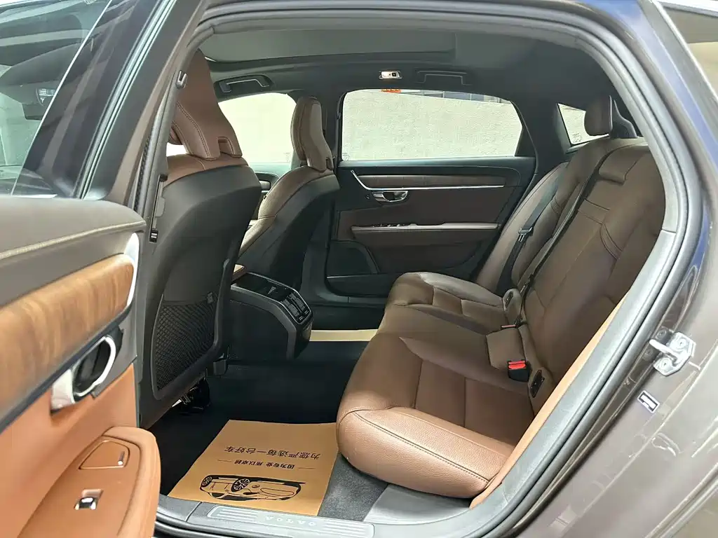 Volvo S90 2021 B5 Zhiyuan Luxury Edition купить на сайте DeffCars