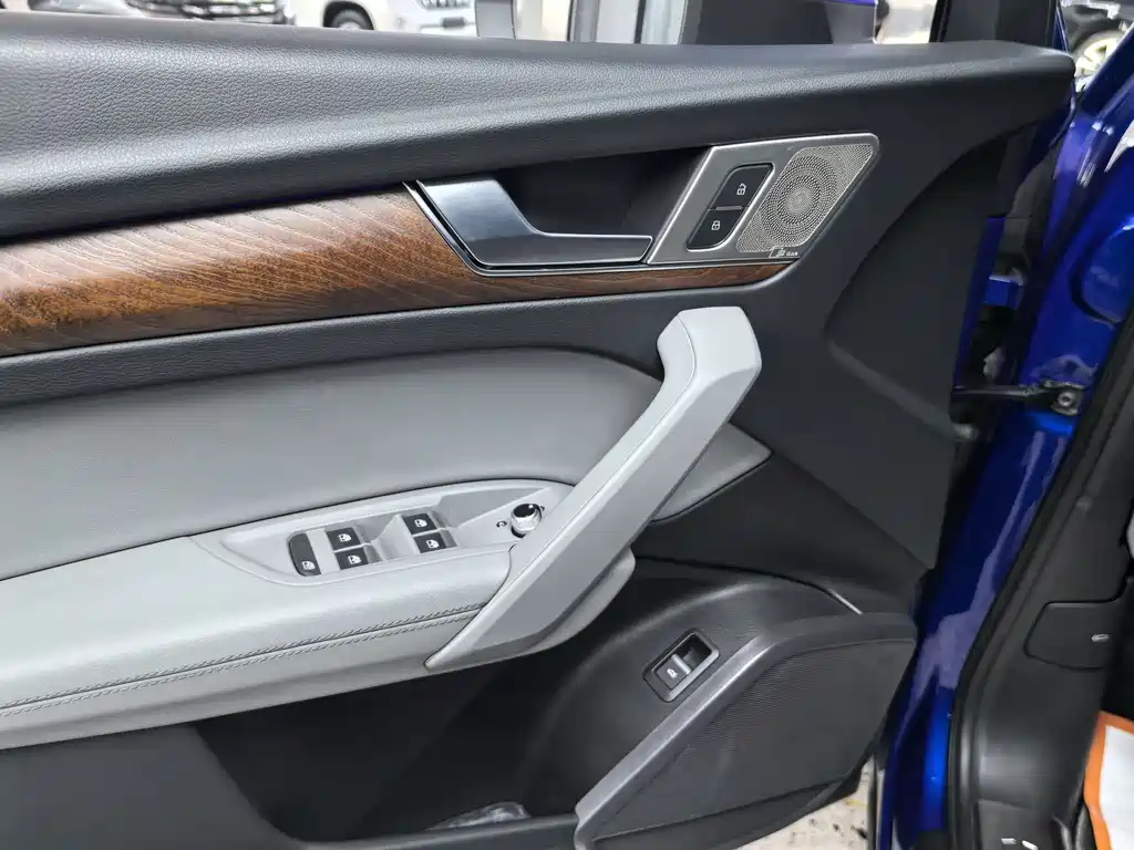 Audi Q5L 2021 40 TFSI luxury and dynamic model купить на сайте DeffCars