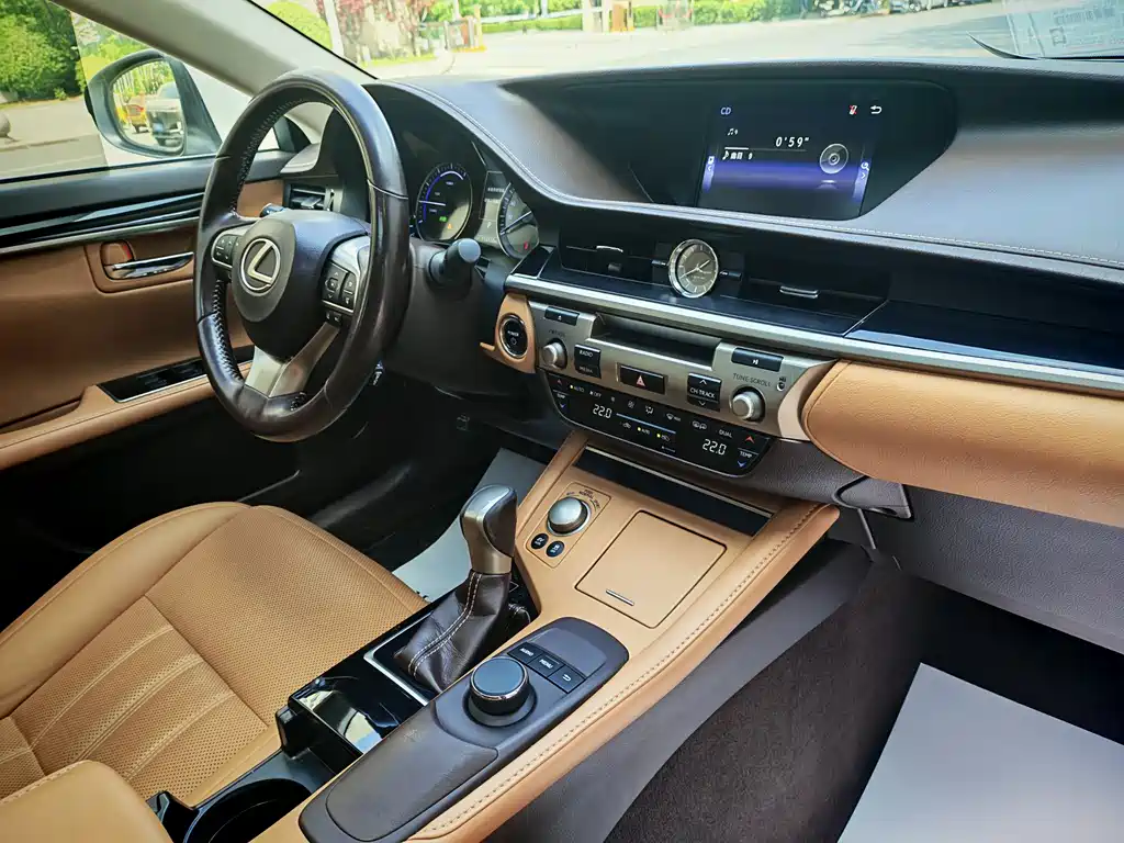Lexus ES 2015 300h Comfort Edition купить на сайте DeffCars