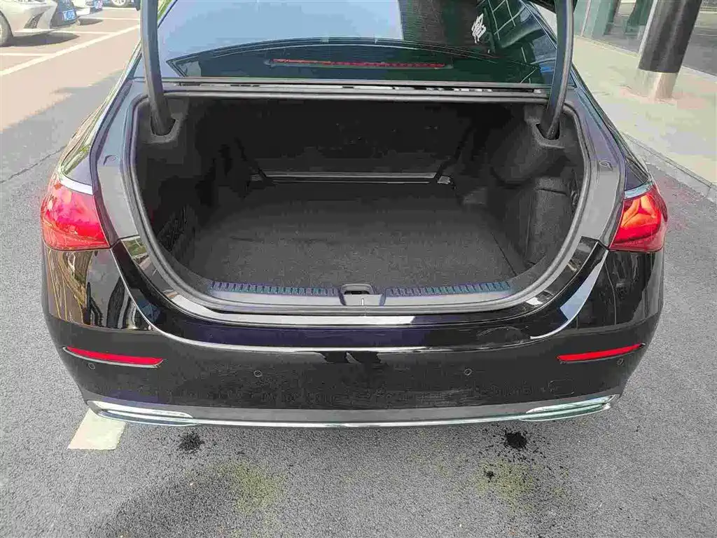 Mercedes-Benz E-Class 2024 E 300 L Luxury Model купить на сайте DeffCars