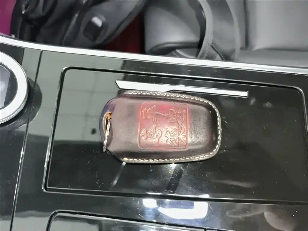 Hongqi H9 2020 2.0T Zhilian Qichang Edition купить на сайте DeffCars