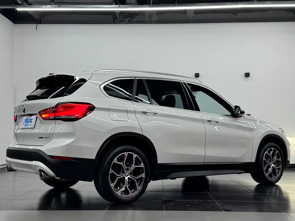 BMW X1 2022 sDrive25Li Leading Model купить на сайте DeffCars