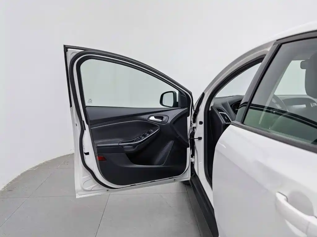 Focus 2017 sedan EcoBoost 125 automatic super stylish smart mobility version купить на сайте DeffCars