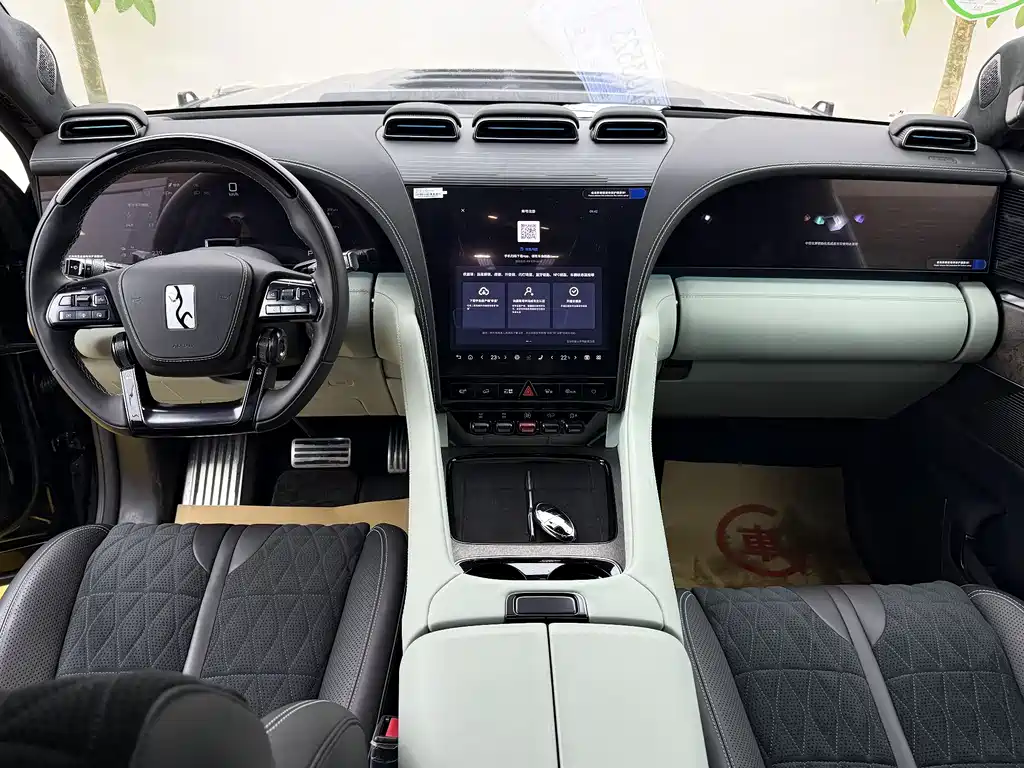 Looking up at U8 2024 Off-Road Player Edition купить на сайте DeffCars