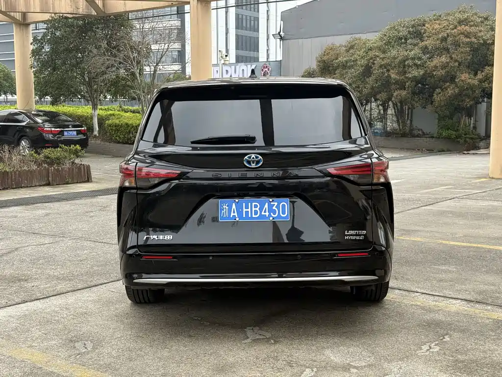 SIENNA 2023 2.5L Hybrid Premium Edition купить на сайте DeffCars