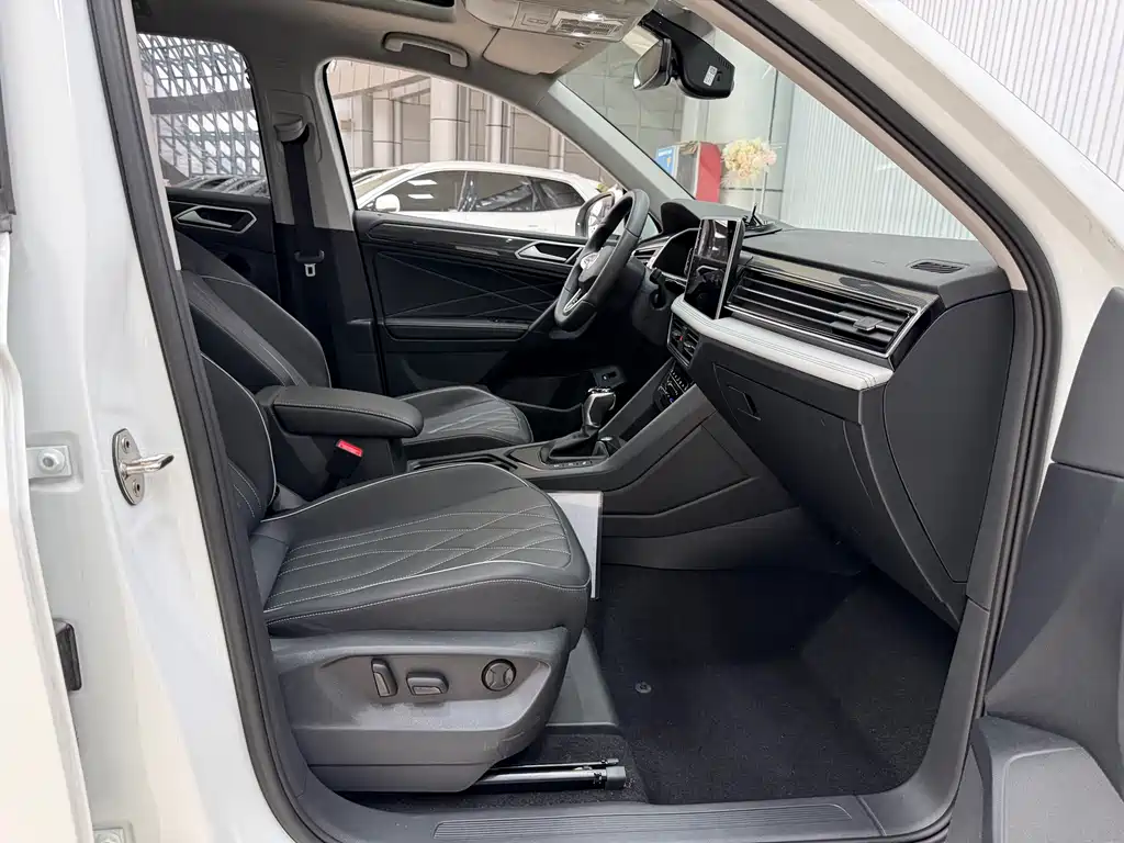 Tiguan L 2024 330TSI automatic two-wheel drive R-Line version купить на сайте DeffCars