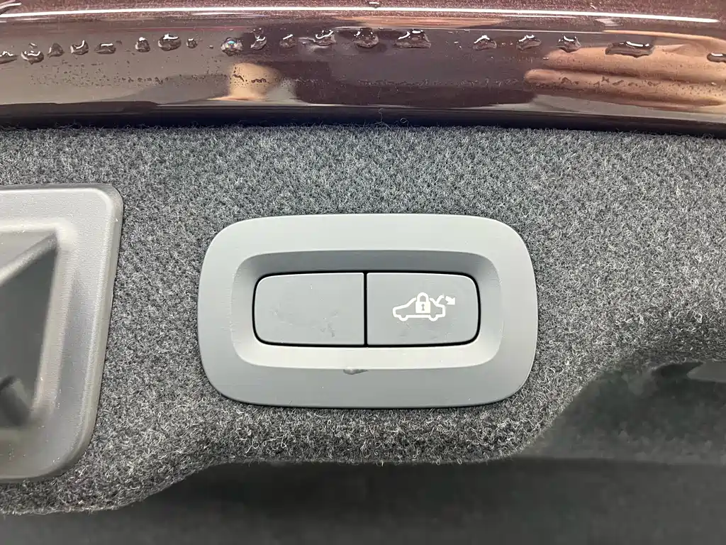 Volvo S90 Plug-in Hybrid 2020 T8 E-Drive Hybrid Zhiyi Luxury Edition купить на сайте DeffCars