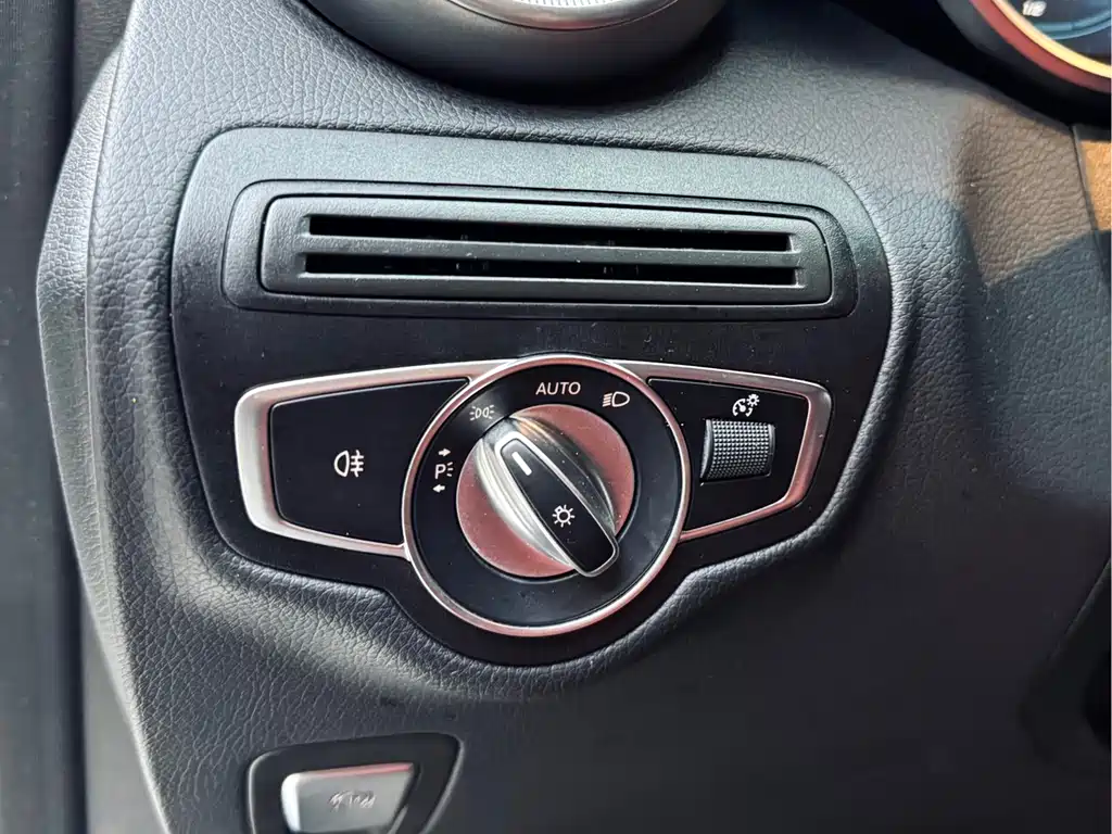 Mercedes-Benz GLC Coupe 2023 GLC 300 4MATIC Coupe SUV купить на сайте DeffCars