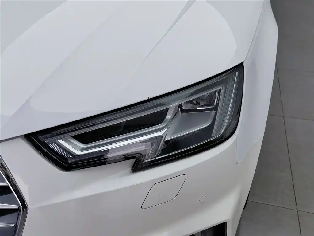 Audi A4L 2018 30th Anniversary Model 40 TFSI Fashion Model купить на сайте DeffCars