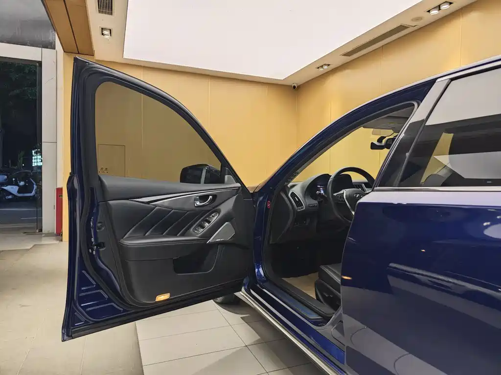 Infiniti Q50L 2018 2.0T Premium Edition National VI купить на сайте DeffCars