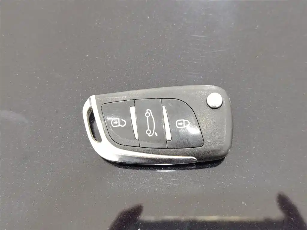 Santana 2015 1.4L Manual Fashion Edition купить на сайте DeffCars