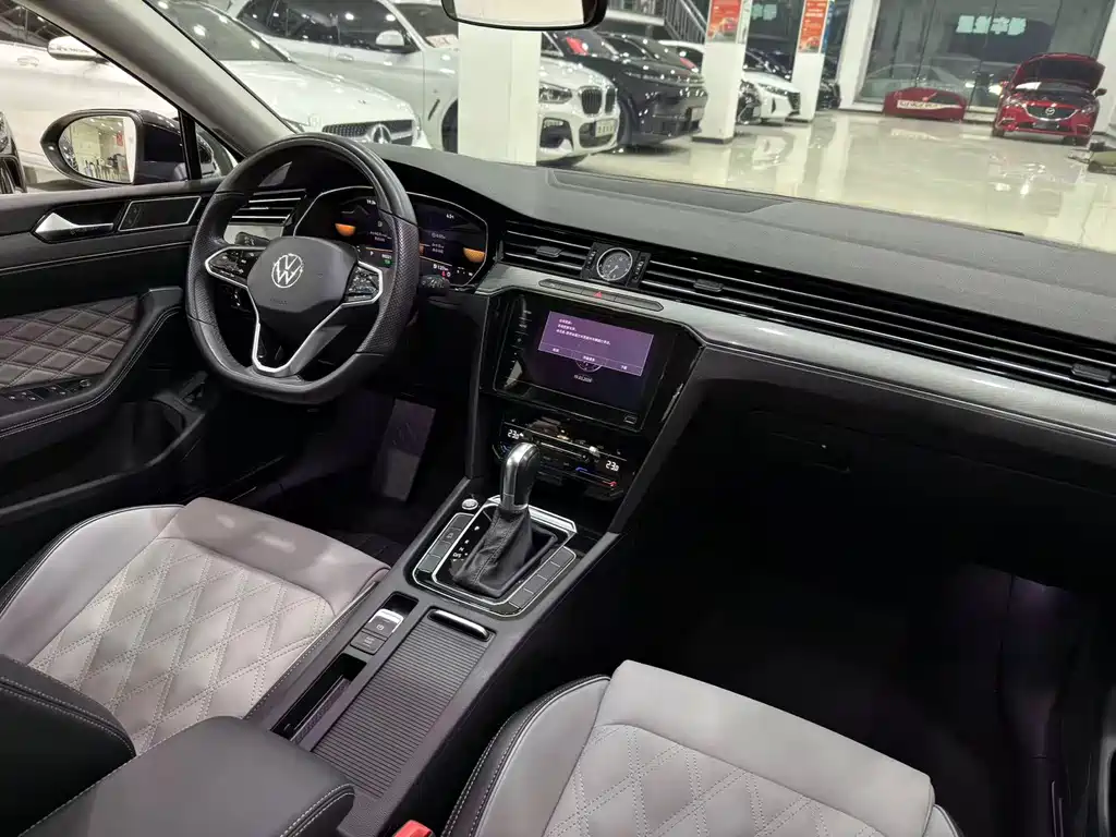 Magotan 2023 2 million commemorative edition 330TSI DSG leading model купить на сайте DeffCars