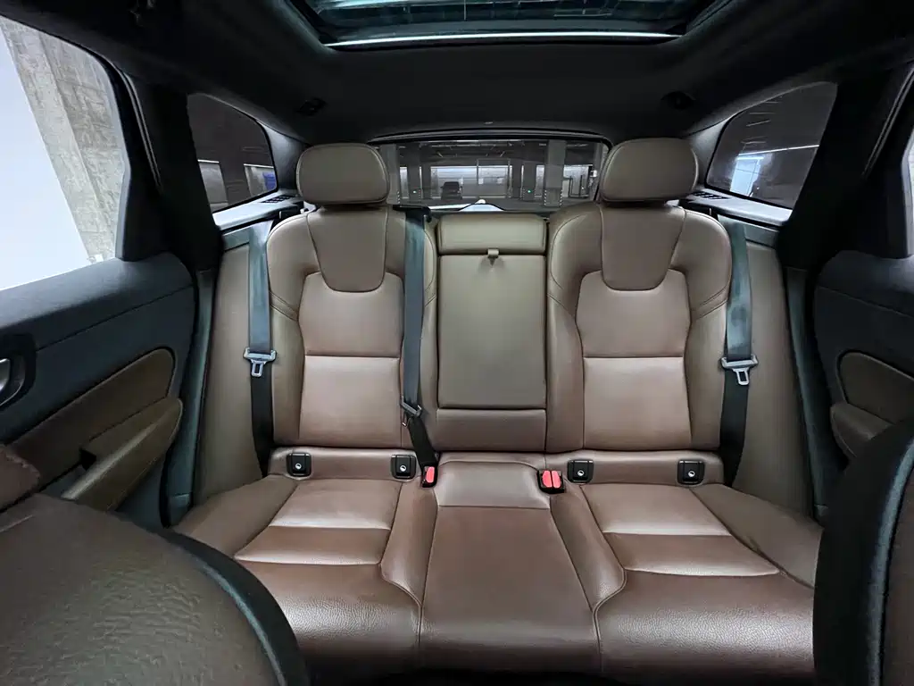 Volvo XC60 2022 B5 four-wheel drive Zhiyi Luxury Edition купить на сайте DeffCars