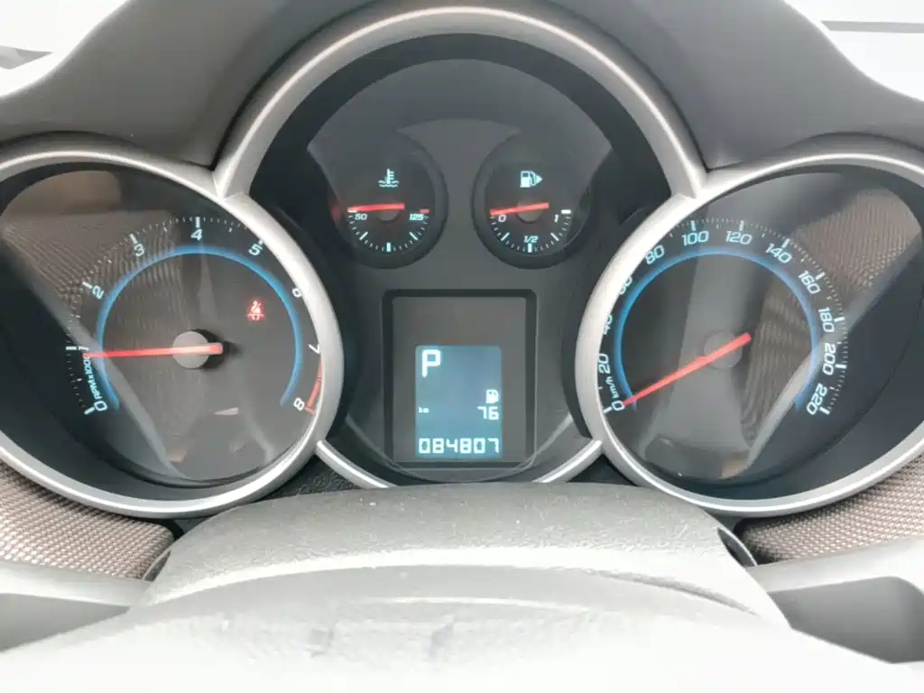 Cruze 2015 hatchback 1.6L automatic comfort version купить на сайте DeffCars