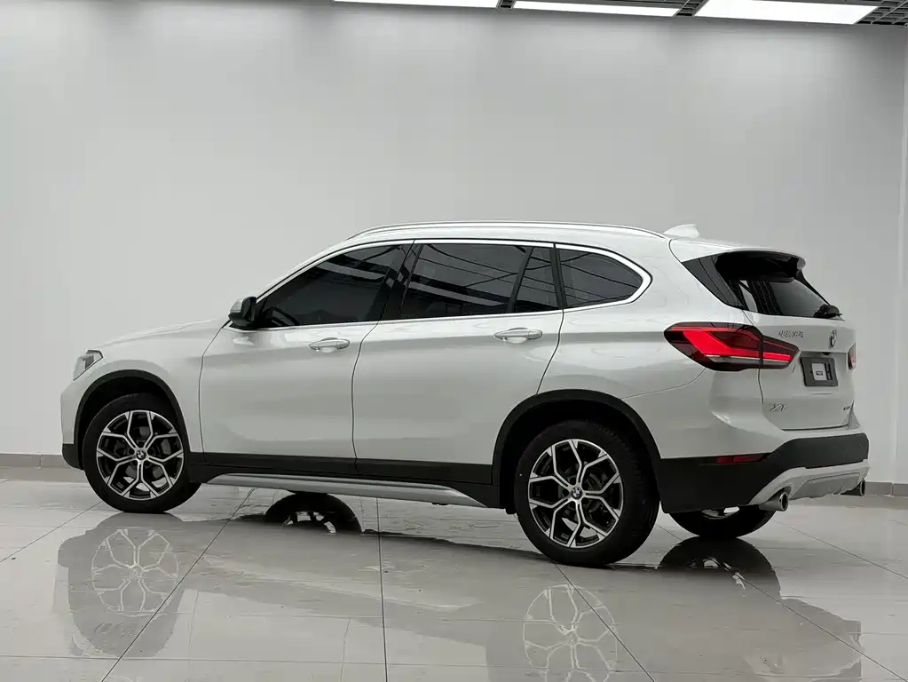BMW X1 2022 sDrive20Li Exclusive Model купить на сайте DeffCars