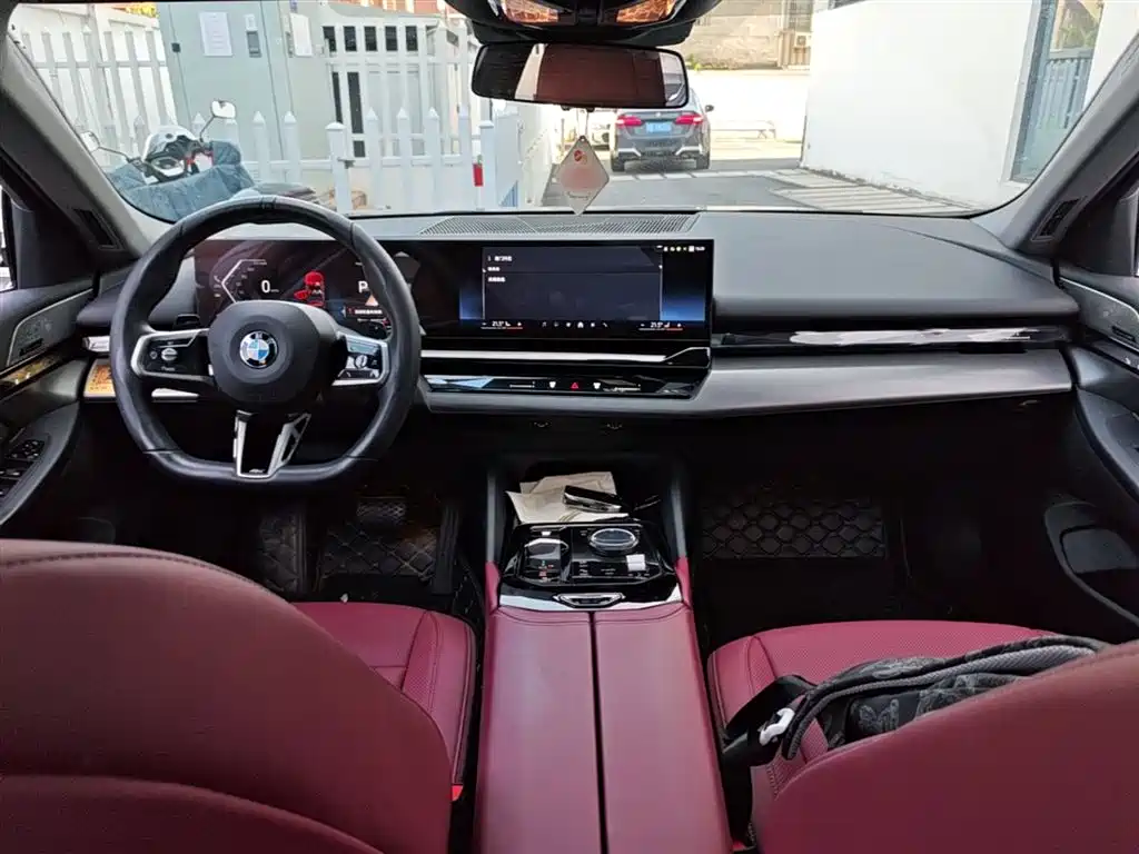 BMW 5 Series 2024 530Li Leading M Sports Package купить на сайте DeffCars
