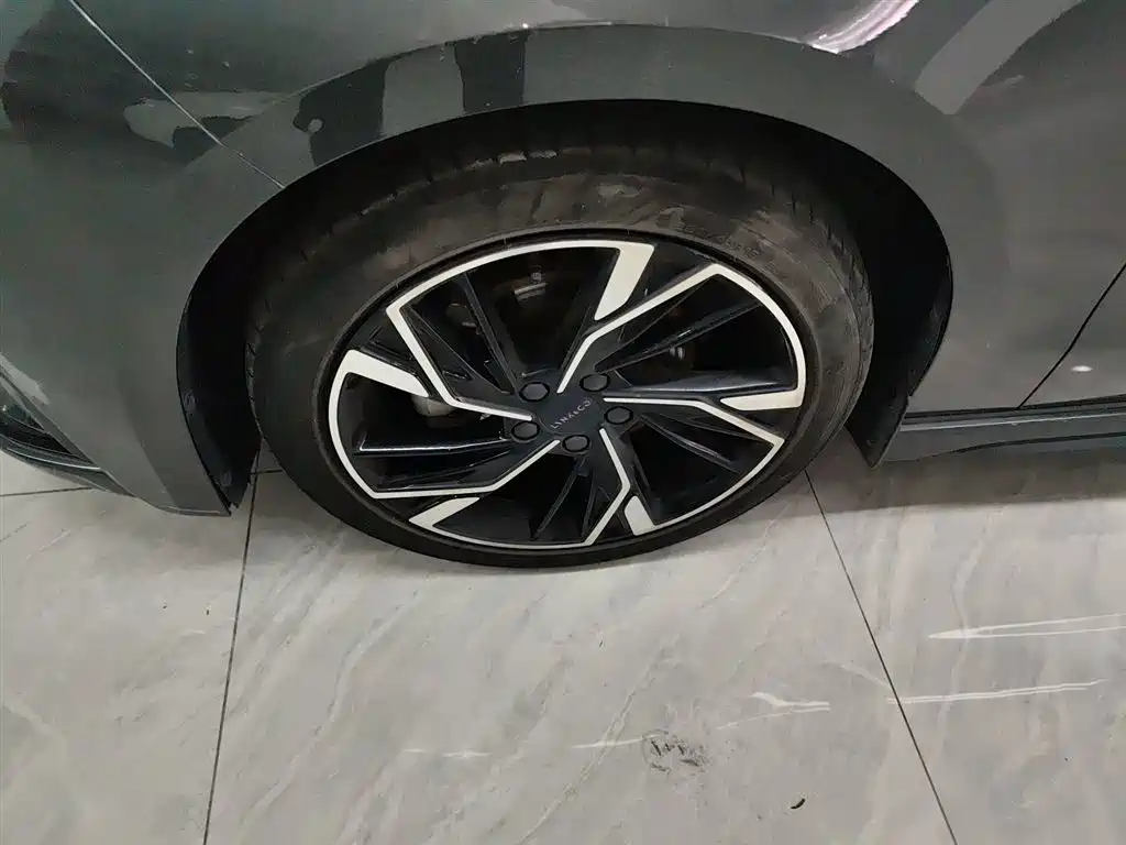 Lynk & Co 03 2023 1.5TD DCT Pro купить на сайте DeffCars