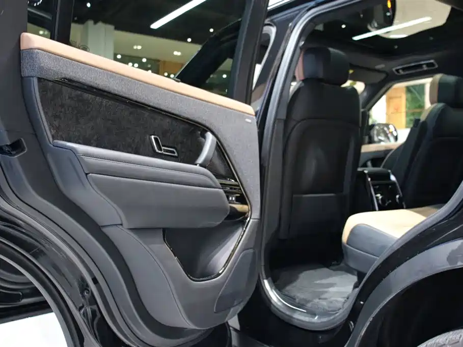 Range Rover Sport 2024 400PS Model Edition купить на сайте DeffCars