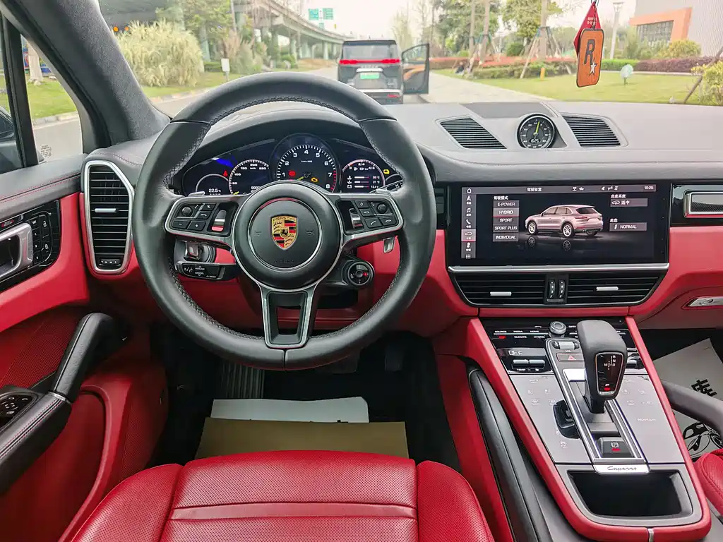 Cayenne New Energy 2021 Cayenne E-Hybrid 2.0T купить на сайте DeffCars
