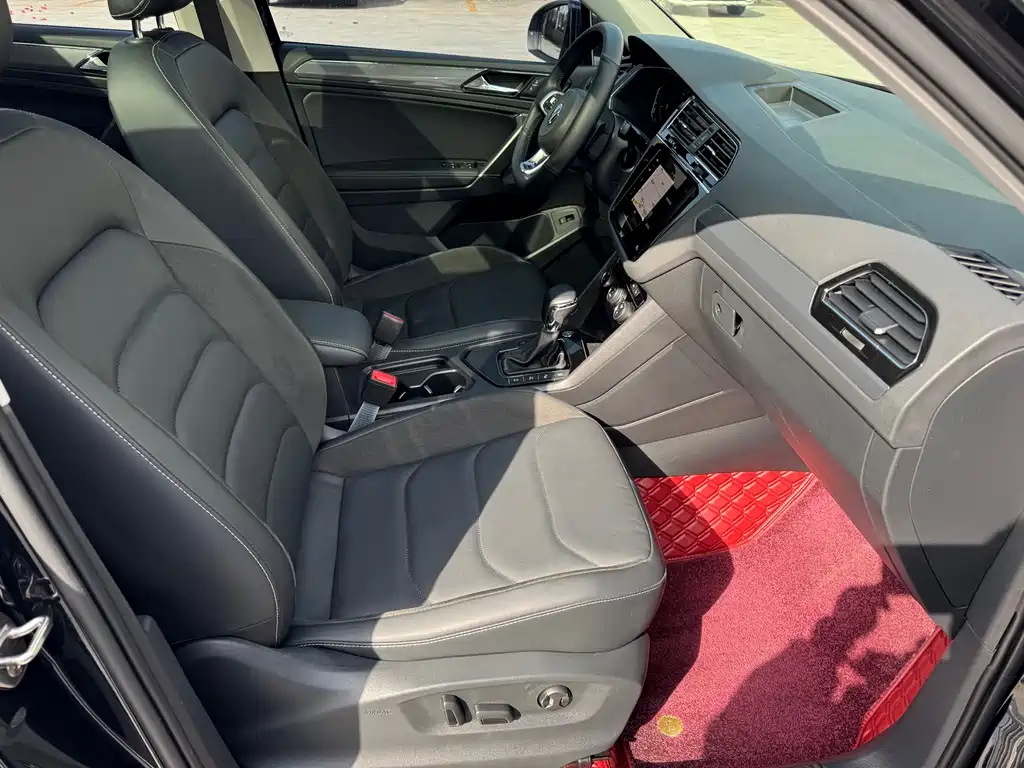 Tiguan L 2021 330TSI automatic two-wheel drive R-Line version купить на сайте DeffCars