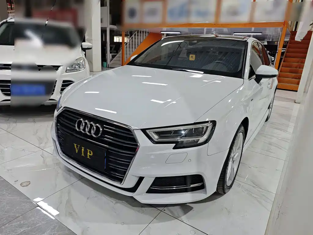 Audi A3 2018 30th Anniversary Limousine 35 TFSI Fashion купить на сайте DeffCars