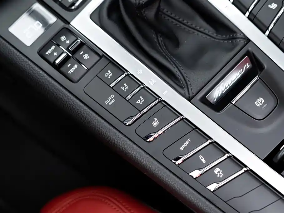 Macan 2017 Macan 2.0T купить на сайте DeffCars