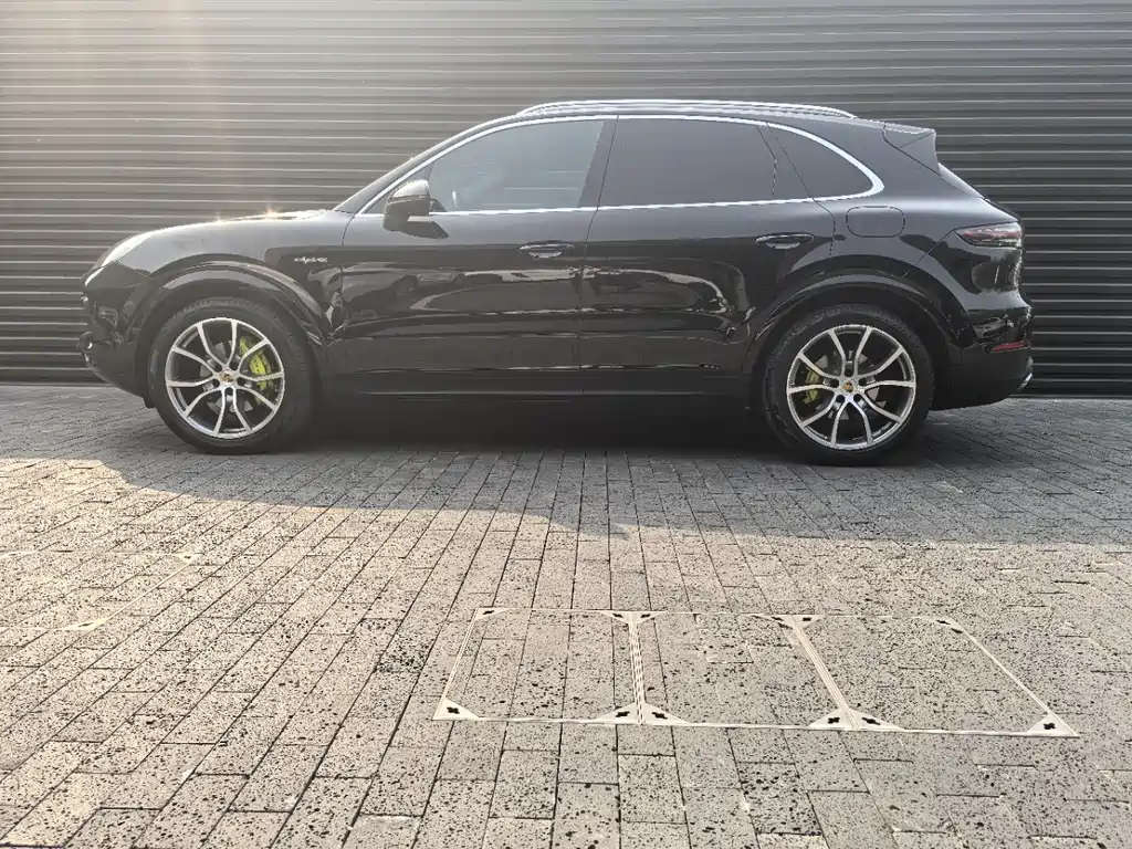 Cayenne New Energy 2021 Cayenne E-Hybrid 2.0T купить на сайте DeffCars