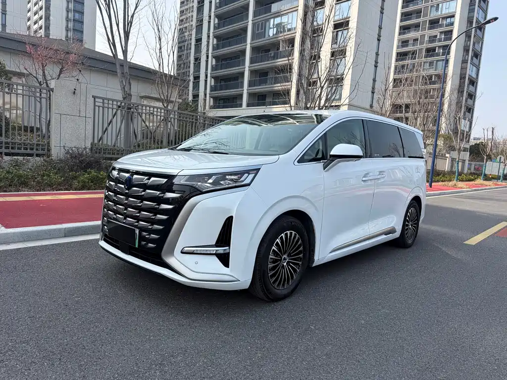 Denza D9 2022 DM-i 945 luxury model купить на сайте DeffCars
