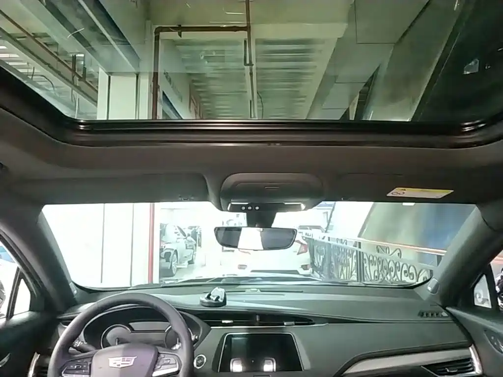 Cadillac XT4 2021 28T two-wheel drive leading model купить на сайте DeffCars