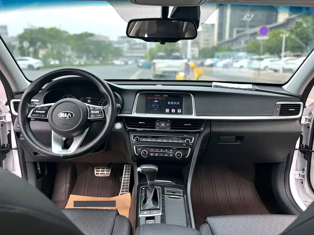 Kia K5 2019 Pro 2.0L Automatic Deluxe Edition National VI купить на сайте DeffCars