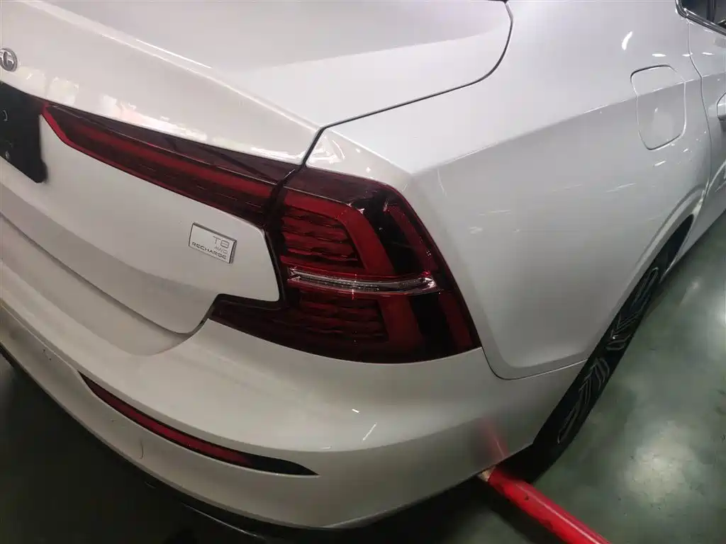 Volvo S60 plug-in hybrid 2021 T8 E-drive hybrid four-wheel drive Zhiyi luxury version купить на сайте DeffCars