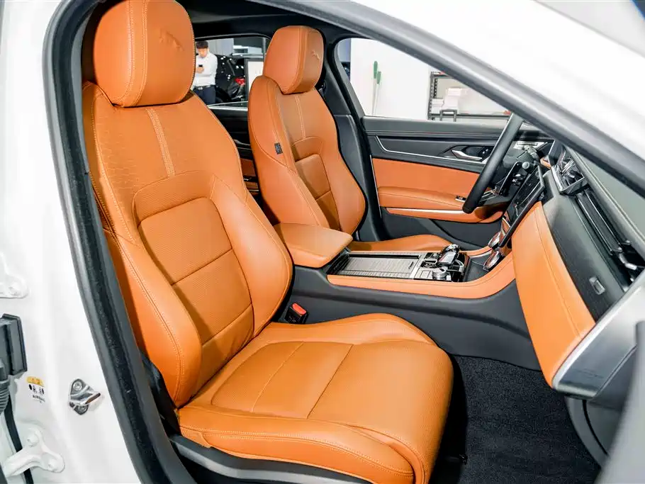 Jaguar XFL 2024 2.0T P300 four-wheel drive flagship sports gold version купить на сайте DeffCars