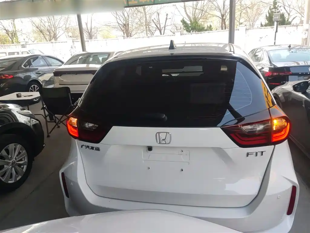 Fit 2022 1.5L CVT Trendy Sunroof Edition купить на сайте DeffCars