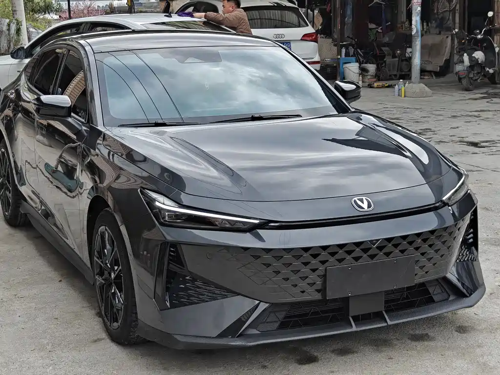 Changan UNI-V 2024 1.5T exclusive model купить на сайте DeffCars