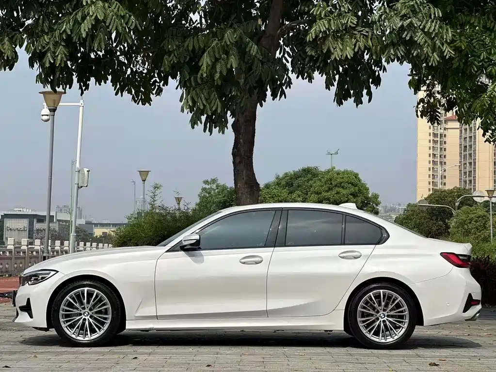 BMW 3 Series 2021 320i Sports Package купить на сайте DeffCars