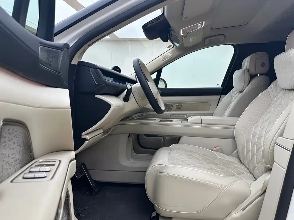 NIO ES8 2026 Six-seater Executive Signature Edition купить на сайте DeffCars