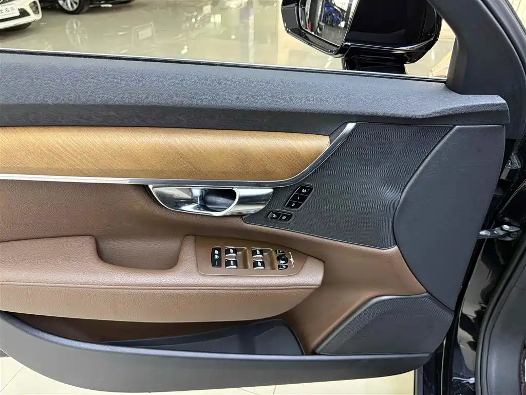 Volvo S90 2021 B5 Zhiyi Luxury Edition купить на сайте DeffCars