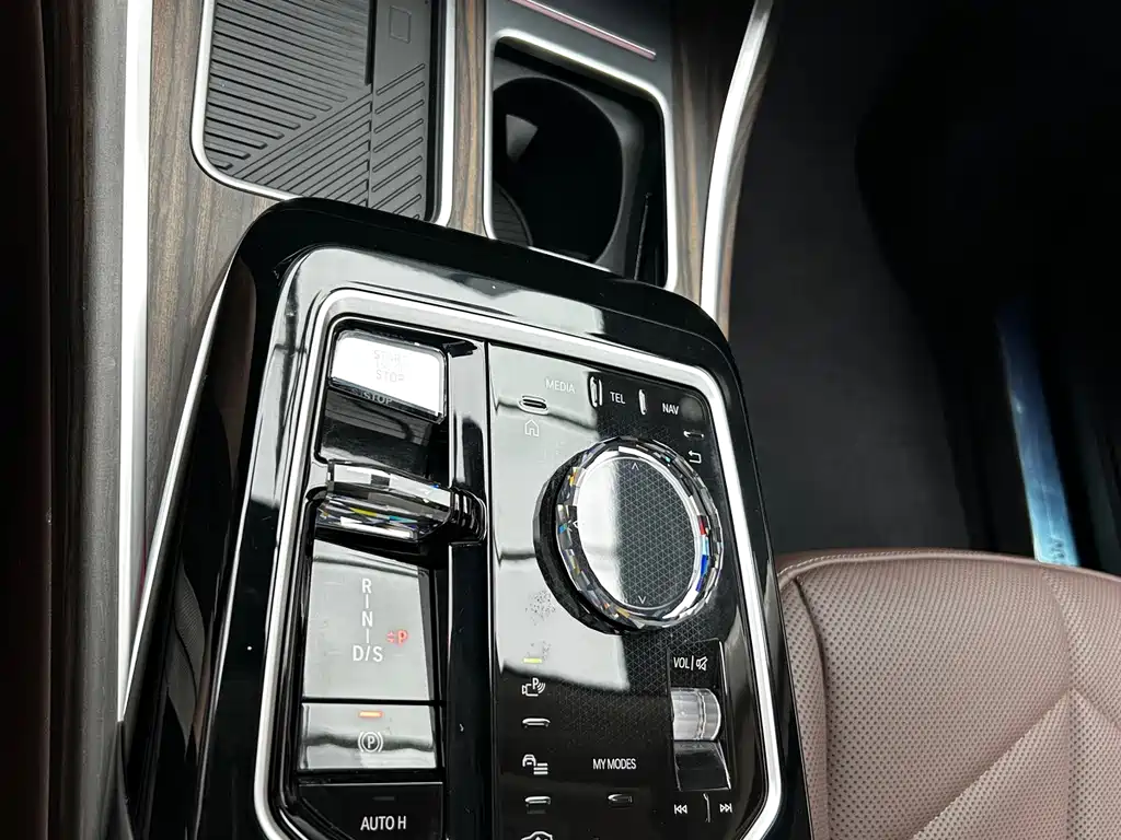 BMW 7 Series 2023 735Li Luxury Package купить на сайте DeffCars