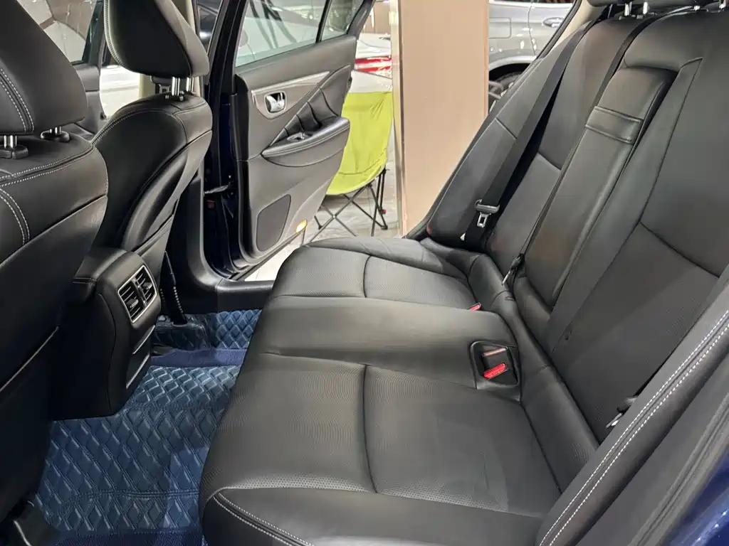 Infiniti Q50L 2018 2.0T Premium Edition National VI купить на сайте DeffCars