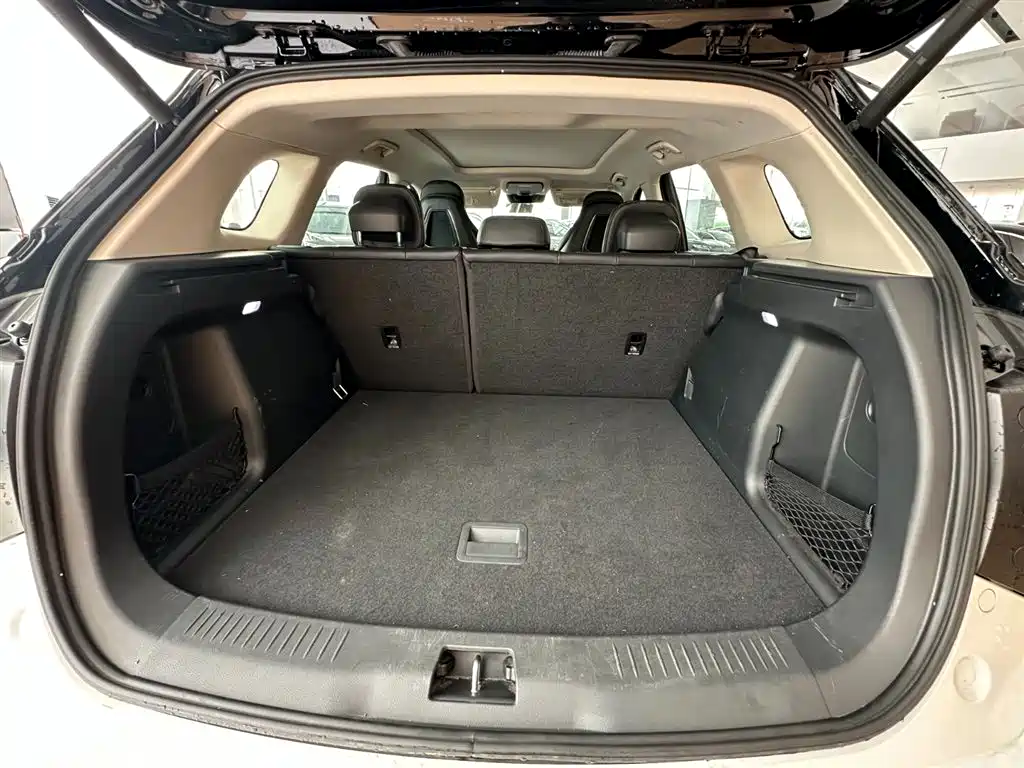 Hongqi HS3 PHEV 2025 model 117km Jinwei PLUS version купить на сайте DeffCars