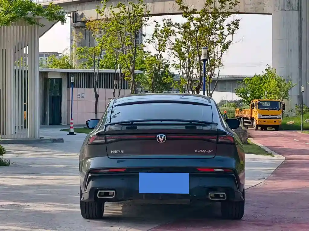 Changan UNI-V 2025 1.5T 500Bar Premium Type купить на сайте DeffCars